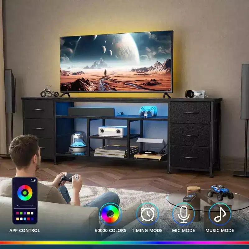 Mueble de TV de 71 pulgadas negro con cómoda, estación de carga, luces LED, 6 cajones de tela, consola multimedia de cuero PU para televisores de hasta 80 pulgadas, almacenamiento para dormitorio.