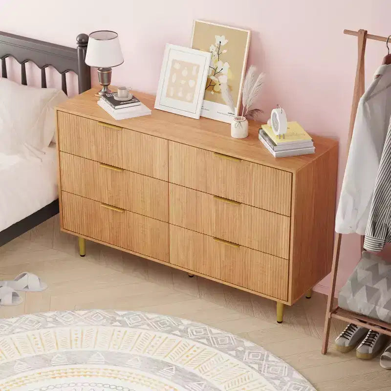 Cómoda moderna acanalada negra de 6 cajones, cofre de madera ancho con tiradores y patas de metal dorado, organizador de almacenamiento grande para dormitorio, sala de estar y entrada