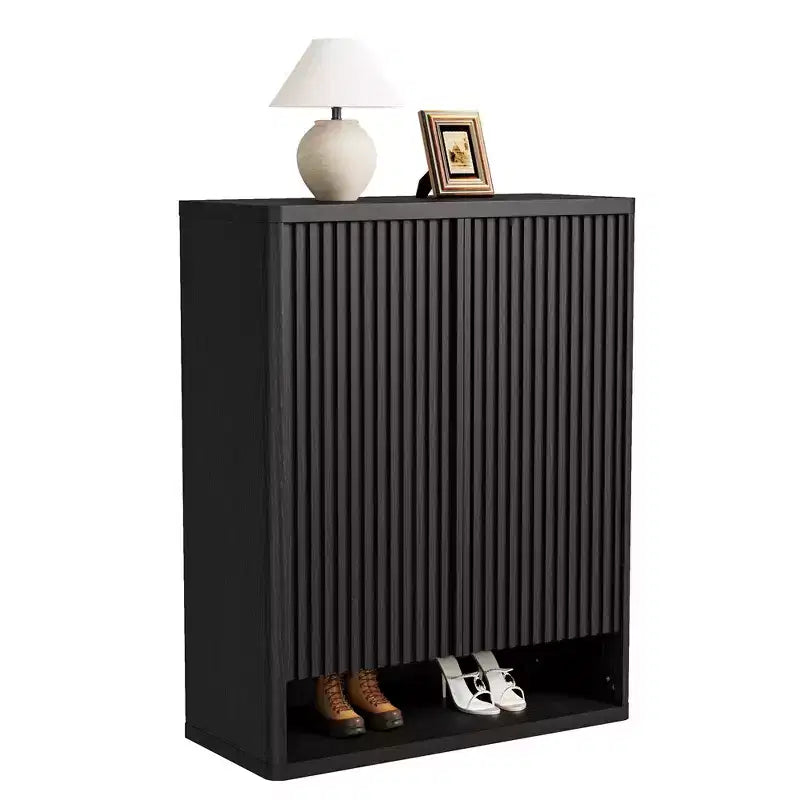 Armario moderno de madera para zapatos de 31,5 pulgadas con estantes ajustables, puerta estriada, organizador de zapatos grande para entrada, capacidad para 25-30 pares, para pasillo o sala de estar