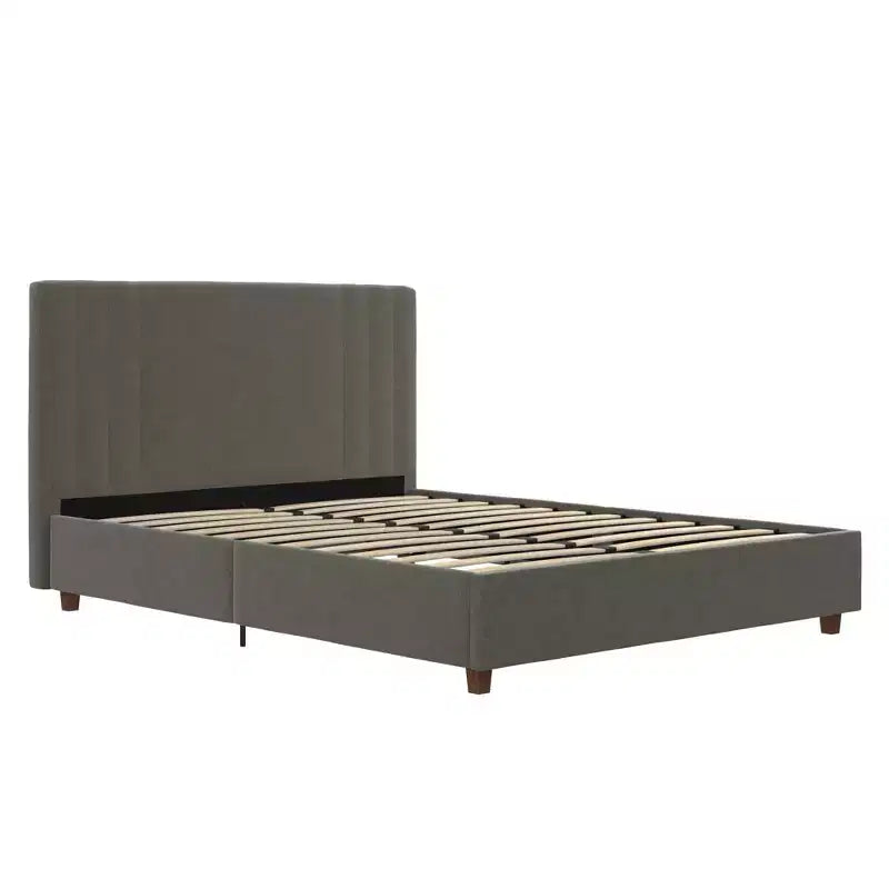 Cama de plataforma tapizada Wynn con cabecero capitoné