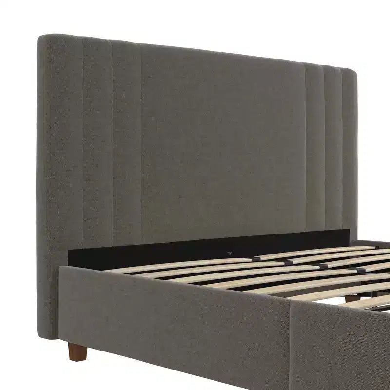 Cama de plataforma tapizada Wynn con cabecero capitoné