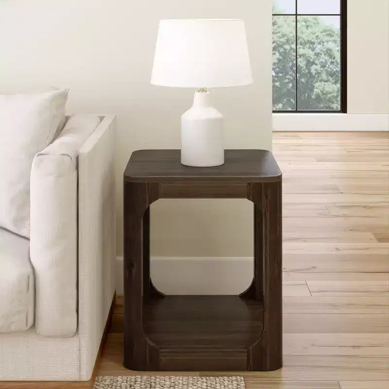 Plank+Beam Mesa auxiliar cuadrada de madera maciza de 20 pulgadas con estante, mesa auxiliar para sala de estar con almacenamiento