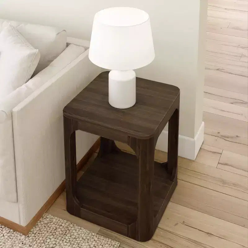 Plank+Beam Mesa auxiliar cuadrada de madera maciza de 20 pulgadas con estante, mesa auxiliar para sala de estar con almacenamiento