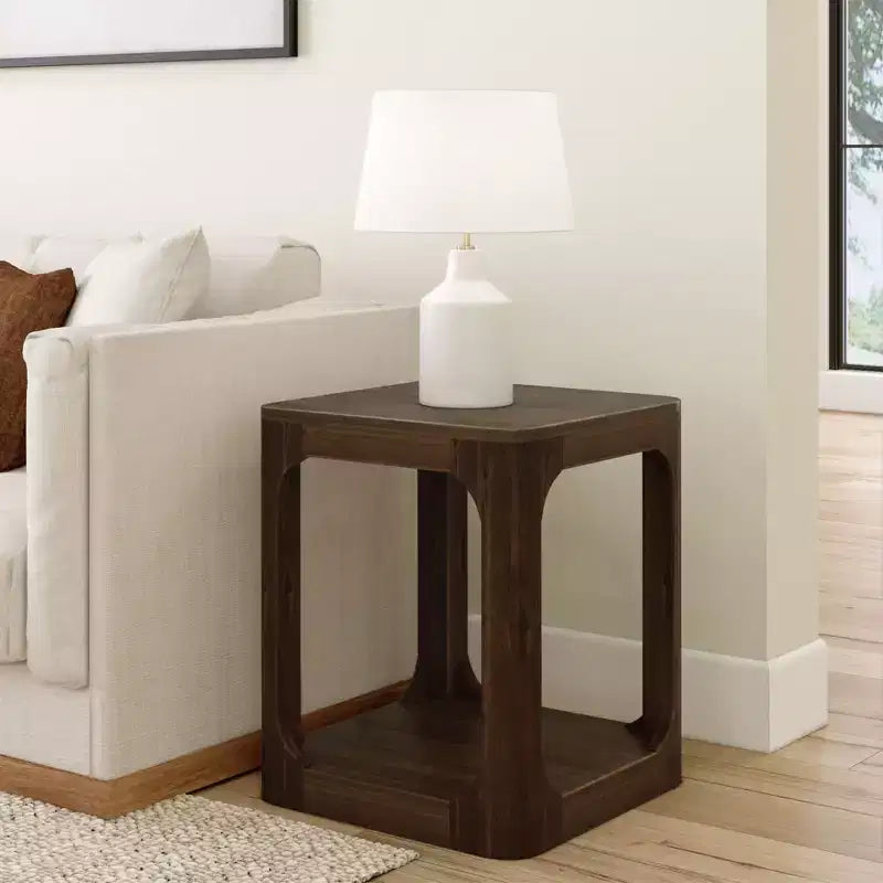 Plank+Beam Mesa auxiliar cuadrada de madera maciza de 20 pulgadas con estante, mesa auxiliar para sala de estar con almacenamiento